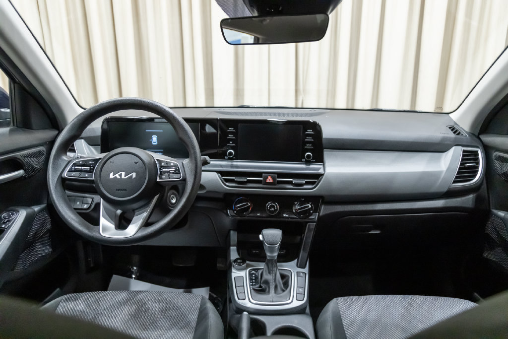 Used 2025 Kia Seltos LX AWD/4WD image 13