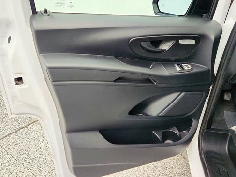 Used 2023 Mercedes-Benz Metris image 10