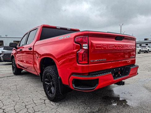Used 2019 Chevrolet Silverado 1500 Custom w/ Custom Value Package AWD/4WD image 4