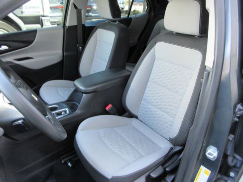 Used 2021 Chevrolet Equinox LS w/ LPO, Floor Liner Package FWD image 29
