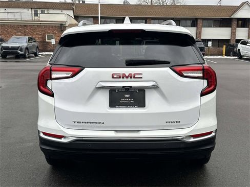 Used 2024 GMC Terrain SLT w/ LPO, Floor Liner Package image 7