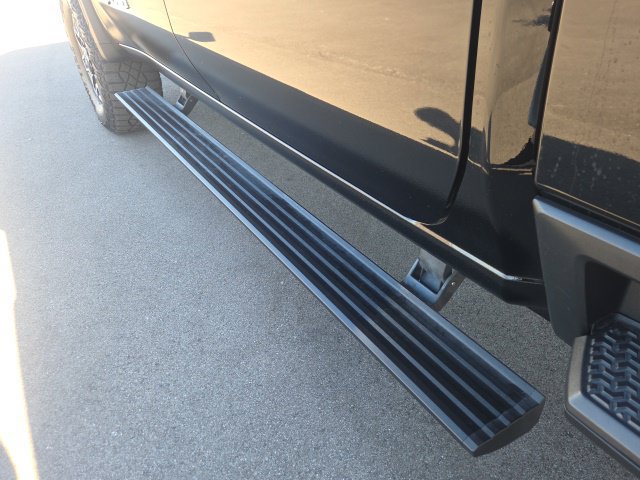 Used 2025 GMC Sierra 2500 AT4X AWD/4WD image 13