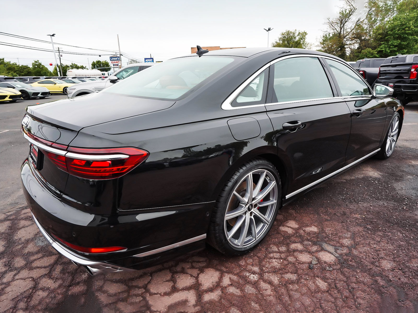 Used 2023 Audi S8 w/ S8 Comfort Plus Package AWD/4WD image 6