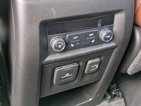 Used 2019 Chevrolet Traverse High Country AWD/4WD image 16