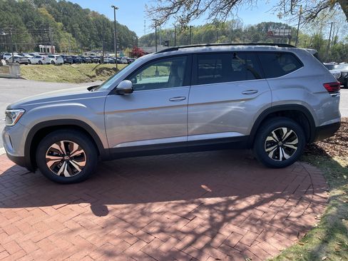 New 2026 Volkswagen Atlas SE FWD image 7