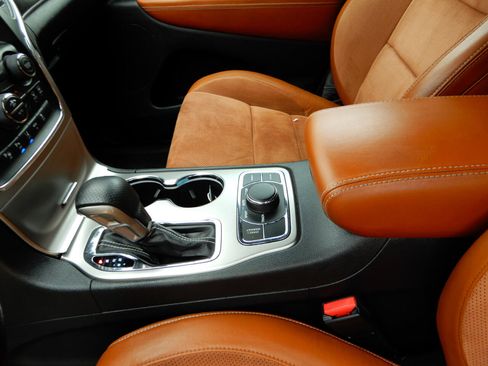 Used 2017 Jeep Grand Cherokee SRT image 15