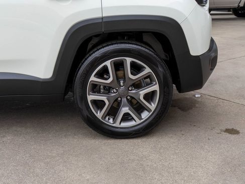 Used 2017 Jeep Renegade Latitude image 31