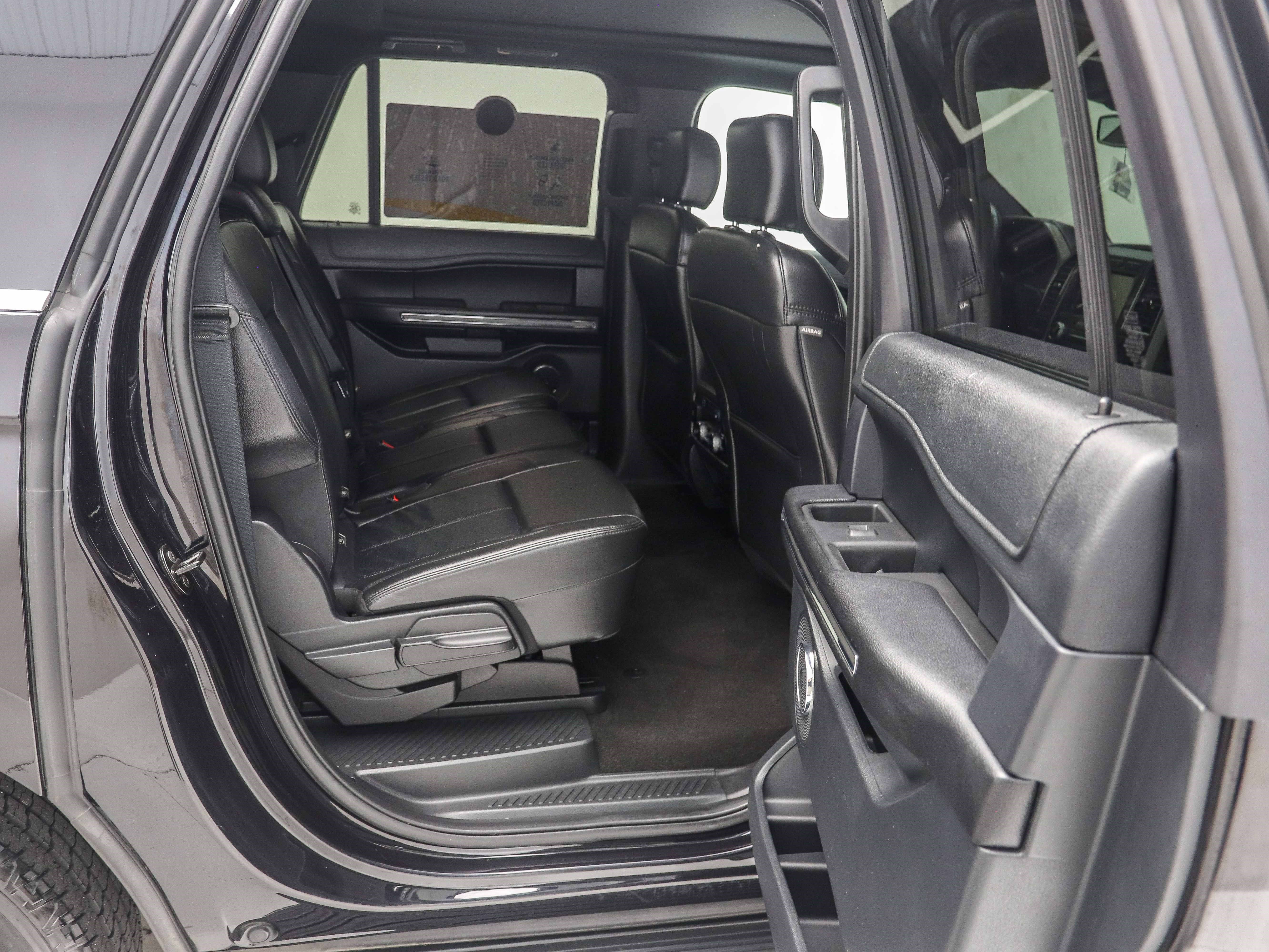 Used 2020 Ford Expedition Max XLT w/ Equipment Group 202A AWD/4WD image 16
