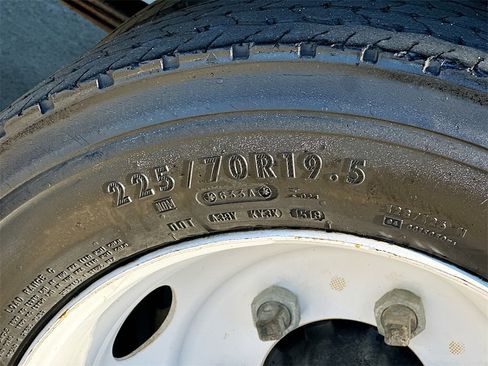 Used 2018 Isuzu NPR HD image 31