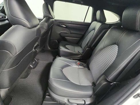 Used 2022 Toyota Highlander XSE AWD/4WD image 25