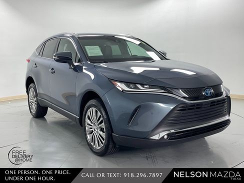 Used 2023 Toyota Venza XLE image 4