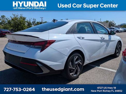 Used 2025 Hyundai Elantra Sport FWD image 2