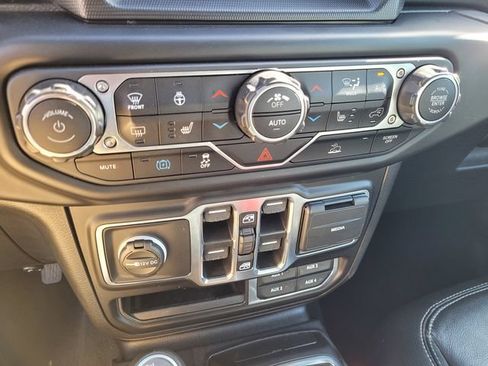 Used 2023 Jeep Wrangler Unlimited Sahara w/ Cold Weather Group AWD/4WD image 21