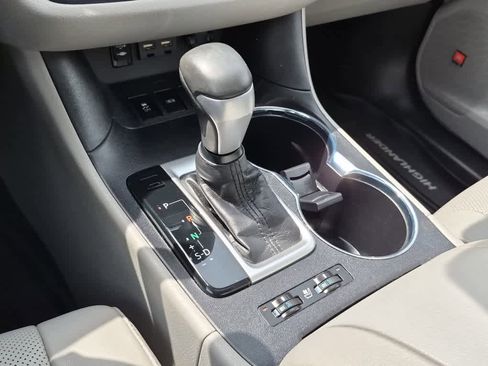 Used 2019 Toyota Highlander Limited AWD/4WD image 14