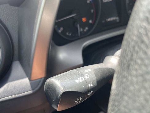 Used 2017 Toyota RAV4 LE AWD/4WD image 41