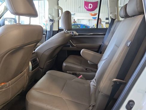 Used 2021 Lexus GX 460 Luxury w/ Sport Design Package AWD/4WD image 4