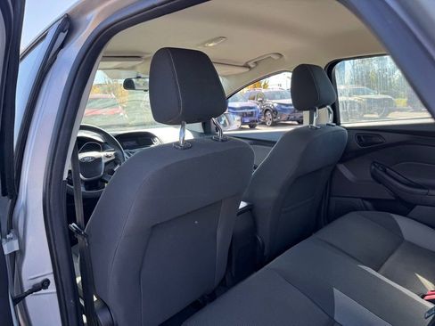 Used 2012 Ford Focus SE FWD image 29