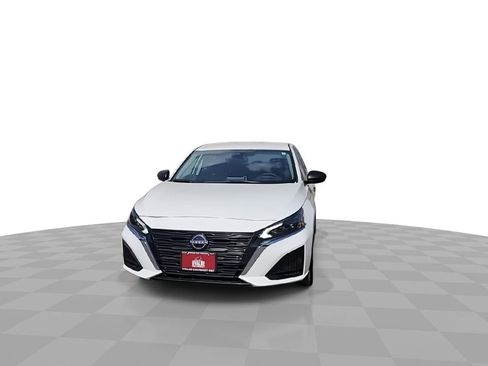 Used 2025 Nissan Altima 2.5 SV image 3