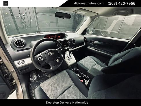 Used 2012 Scion xB FWD image 17
