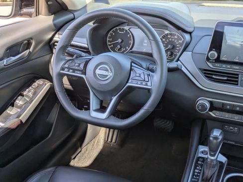 Used 2024 Nissan Altima 2.5 SR AWD/4WD image 15