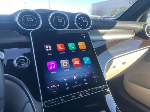 Used 2025 Mercedes-Benz GLC 300 4MATIC image 16