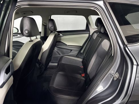 Certified 2025 Volkswagen Taos SE AWD/4WD image 21