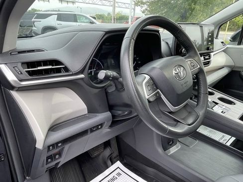 Used 2023 Toyota Sienna XLE image 25