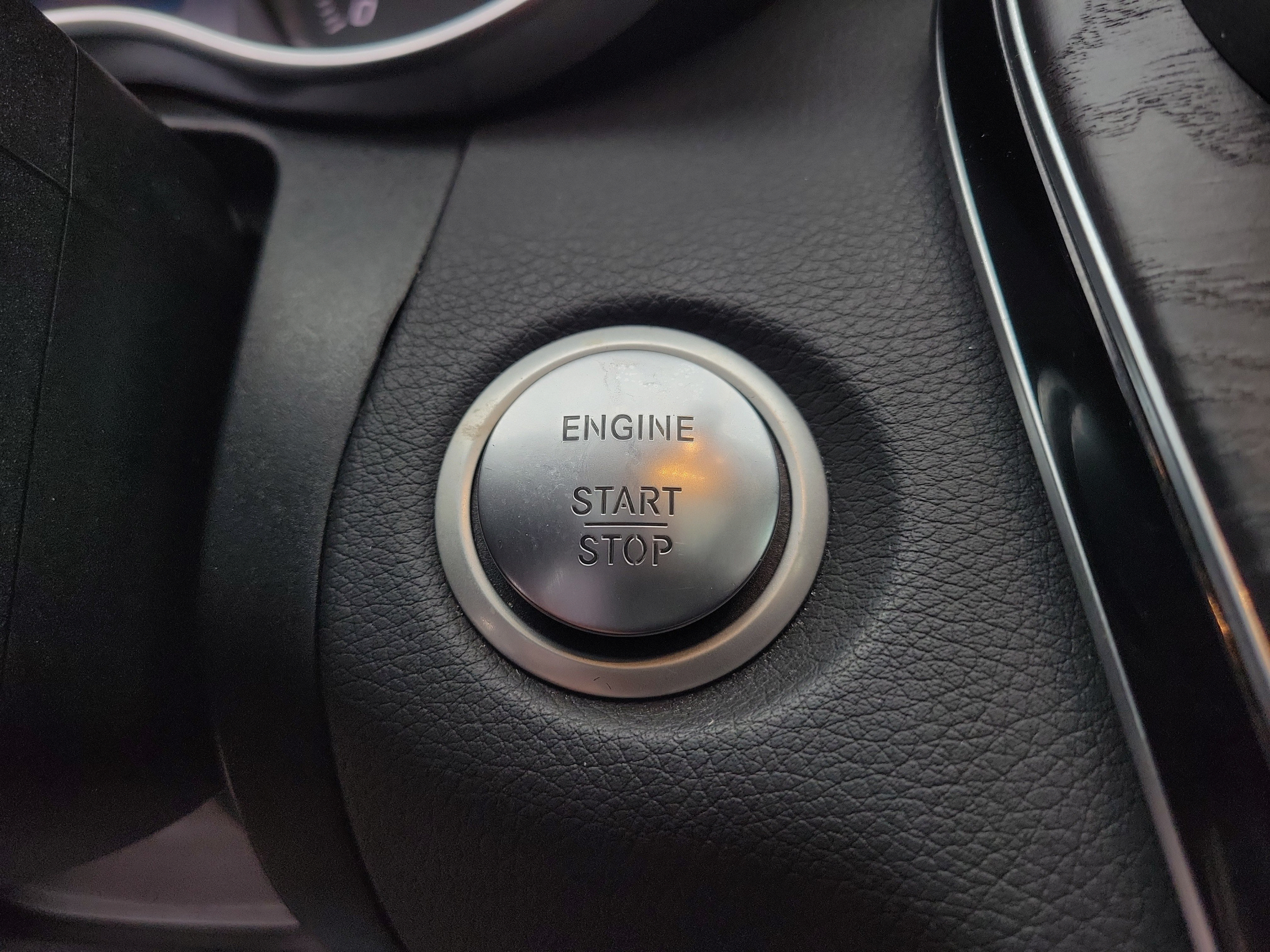 Used 2015 Mercedes-Benz C 300 Sedan image 24