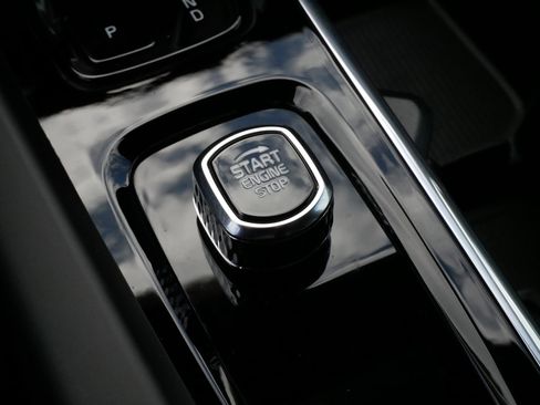 Used 2025 Volvo V60 B5 Cross Country Plus image 29