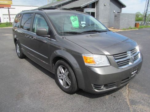 Used 2010 Dodge Grand Caravan SXT FWD image 6
