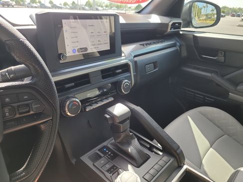 Certified 2025 Toyota Tacoma SR5 image 21