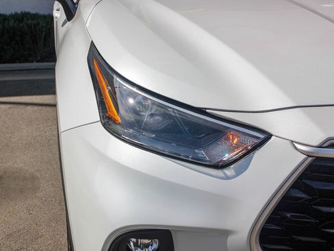 Used 2022 Toyota Highlander XLE image 4