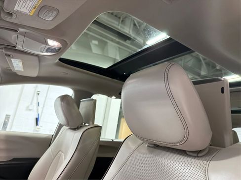 Used 2017 Chrysler Pacifica Limited image 27