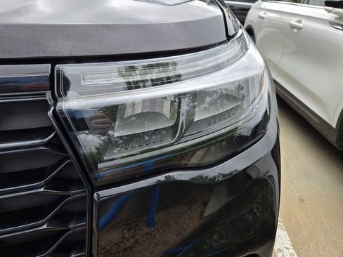 Used 2025 Ford Explorer ST-Line w/ ST-Line Street Pack AWD/4WD image 13