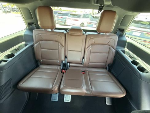 New 2026 Lincoln Navigator Reserve AWD/4WD image 19