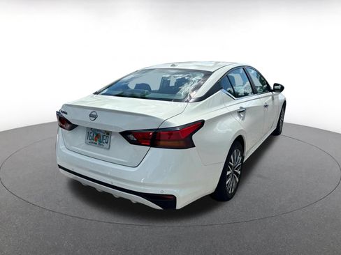 Used 2025 Nissan Altima 2.5 SV FWD image 8