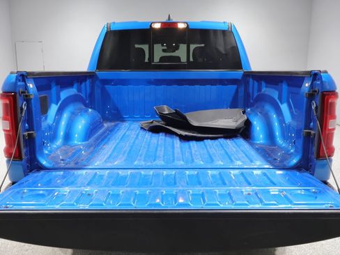 Used 2025 RAM 1500 Big Horn AWD/4WD image 4