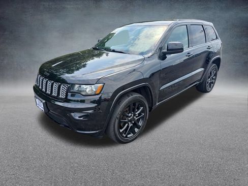 Used 2018 Jeep Grand Cherokee Altitude AWD/4WD image 3