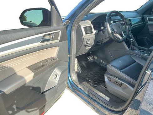 Used 2022 Volkswagen Atlas Cross Sport SEL R-Line AWD/4WD image 23