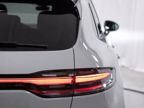 Certified 2025 Porsche Macan image 35