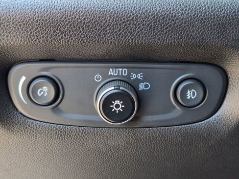 Certified 2021 Chevrolet Traverse LT FWD image 17