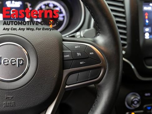 Used 2021 Jeep Cherokee Latitude Plus AWD/4WD image 15
