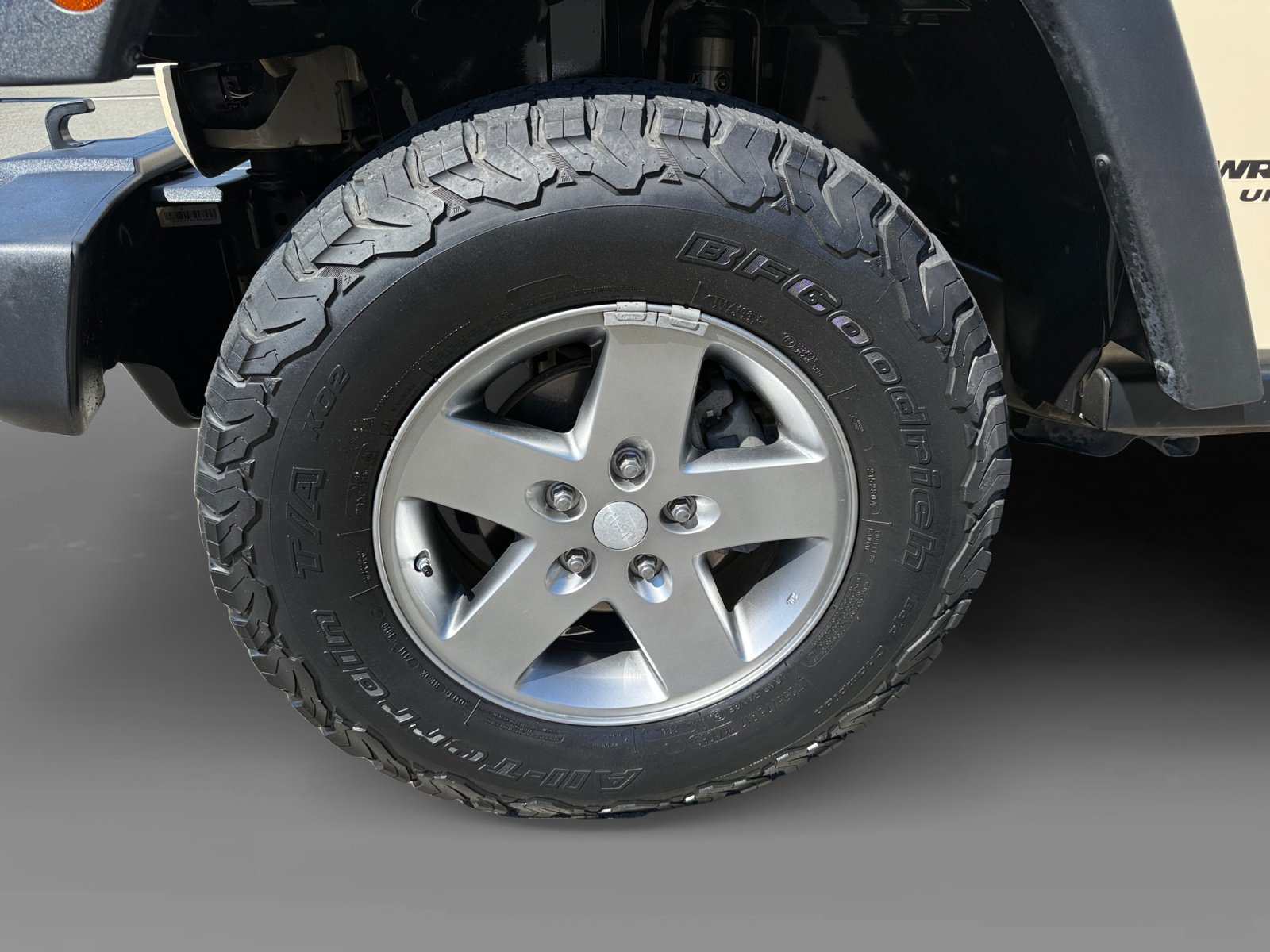 Used 2011 Jeep Wrangler Unlimited Rubicon w/ Dual Top Group AWD/4WD image 9