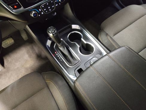 Used 2020 Chevrolet Traverse LT image 26