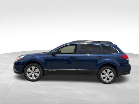 Used 2010 Subaru Outback 2.5i Limited AWD/4WD image 6
