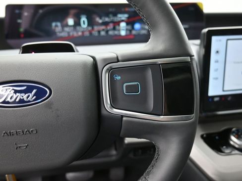 New 2025 Ford Expedition Active image 30