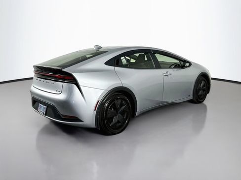 Used 2025 Toyota Prius LE AWD/4WD image 7