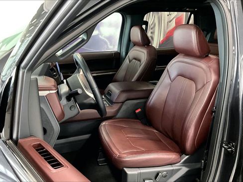 Used 2024 Ford Expedition Limited AWD/4WD image 9