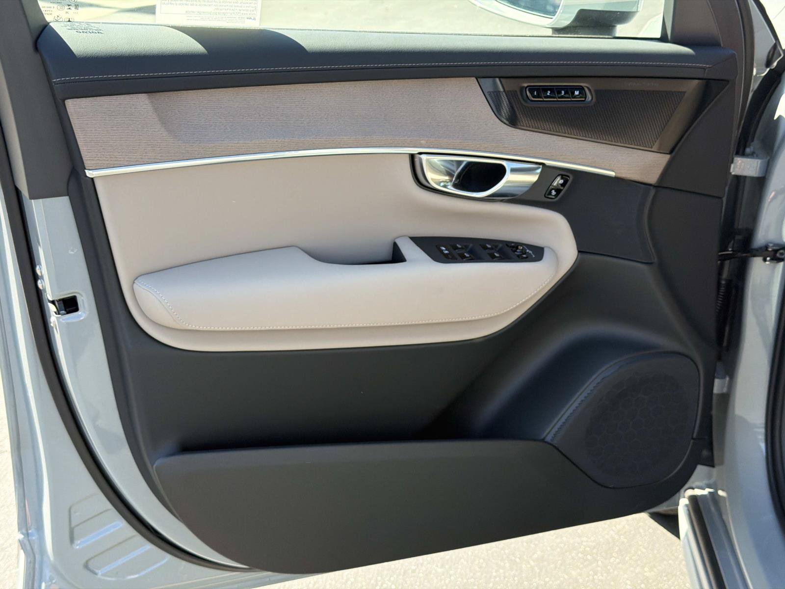 New 2027 Volvo XC90 B6 Plus AWD/4WD image 11