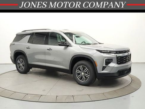 New 2026 Chevrolet Traverse LT image 1